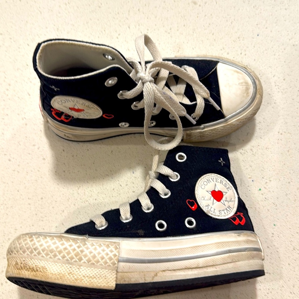 Used Converse platform heart detail size 11